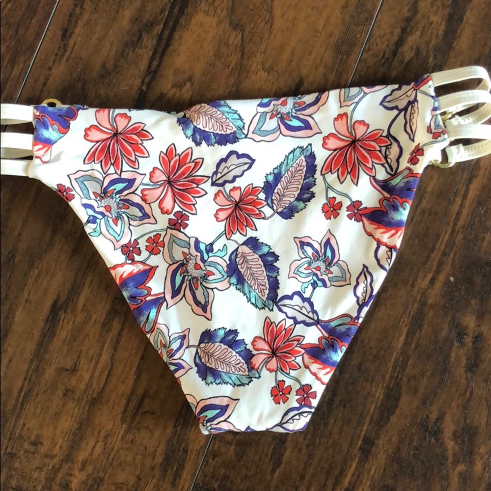 Ella Moss Bikini Bottom - Picture 4 of 6